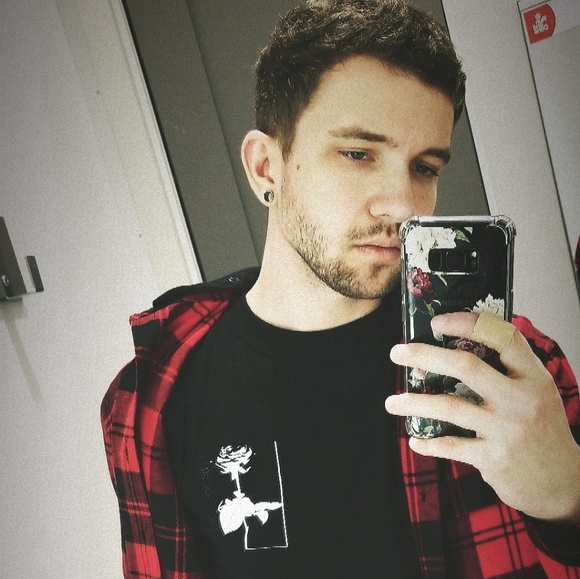 Meet your Posher, Dakota - Picture 1 of 1